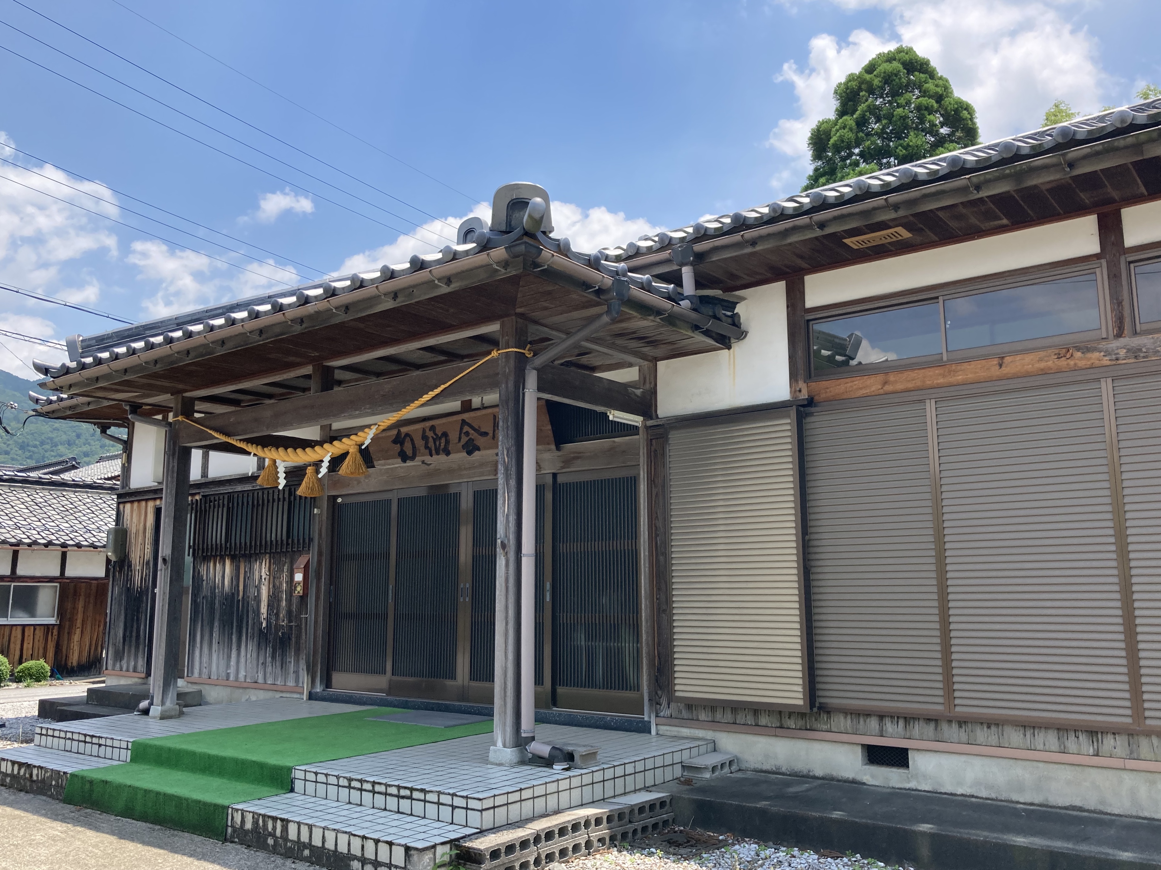Nango-cho  (Nango Kaikan)  Statue of Standing Sho Kannon